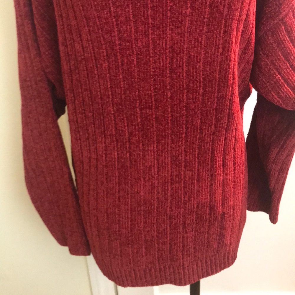 sweater - Picture 3 of 5